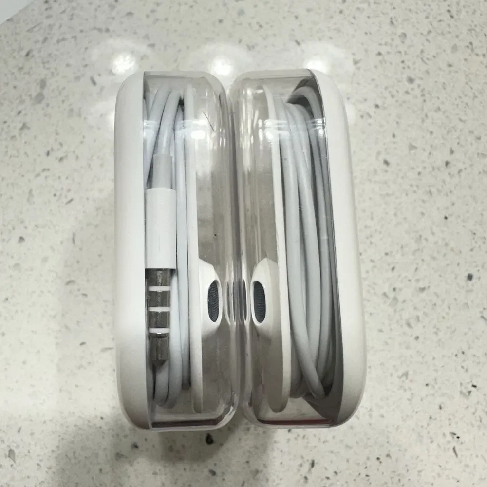 Genuine OEM Apple iPhone 3.5mm Jack Wired Earpods Earphones Earbuds Lot of 2